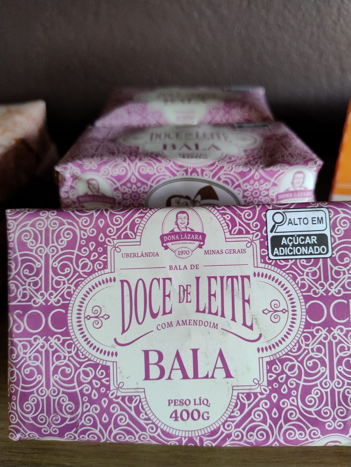 BALA DE DOCE DE LEITE COM AMENDOIM 400G DONA LAZARA