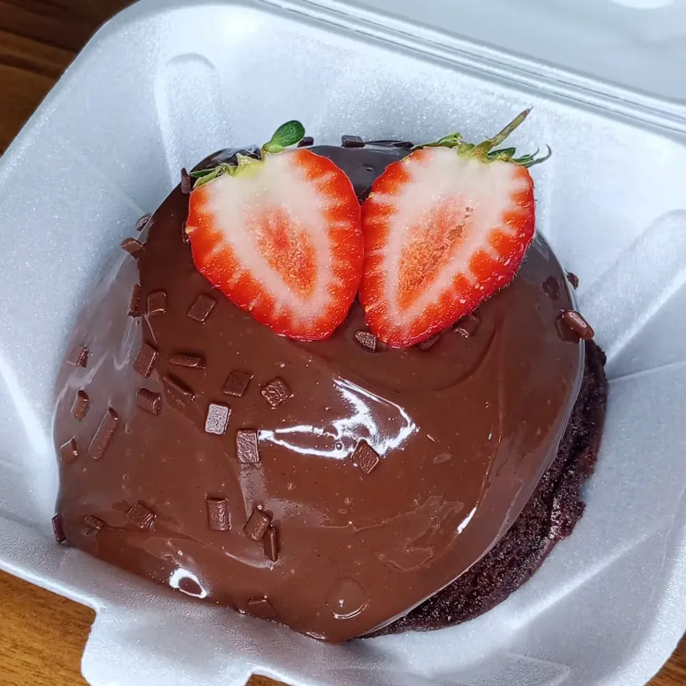 MINI VULCAO DE BRIGADEIRO COM MORANGO