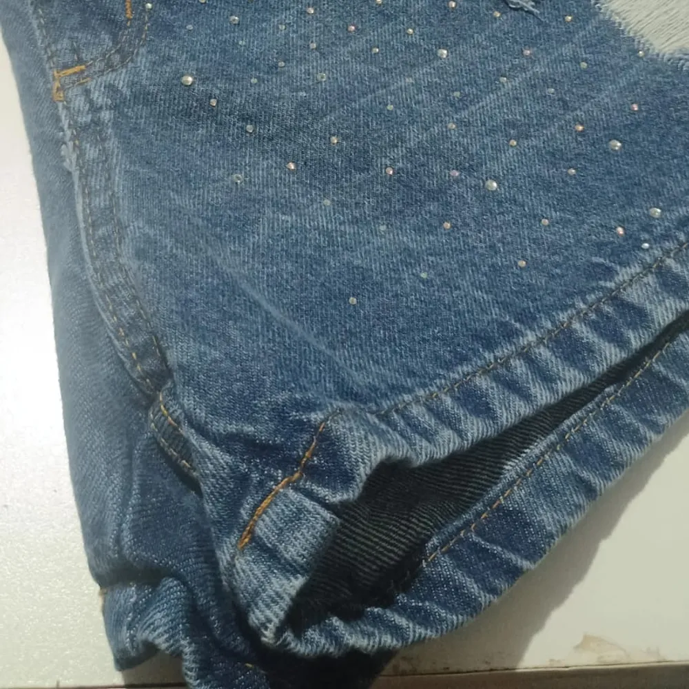 SHORT JEANS MARMORIZADO COM BARRA
