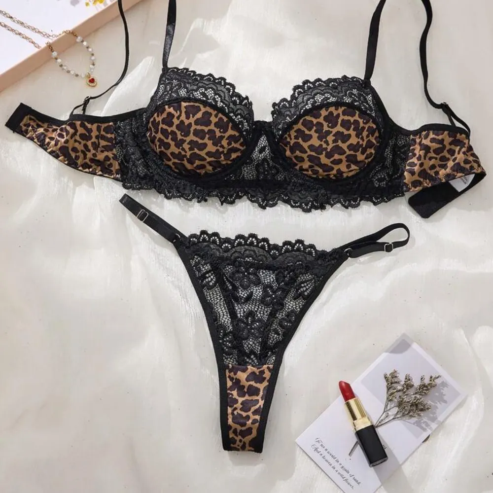 Conjunto de renda oncinha sem bojo 