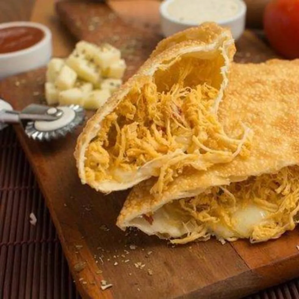 PASTEL FRANGO E QUEIJO