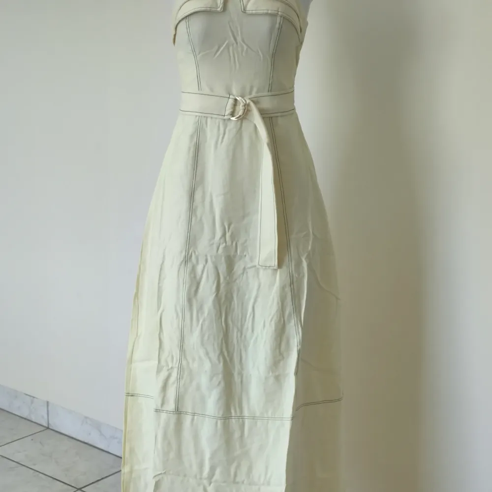VESTIDO ALFAIATARIA AMARELO LONGO