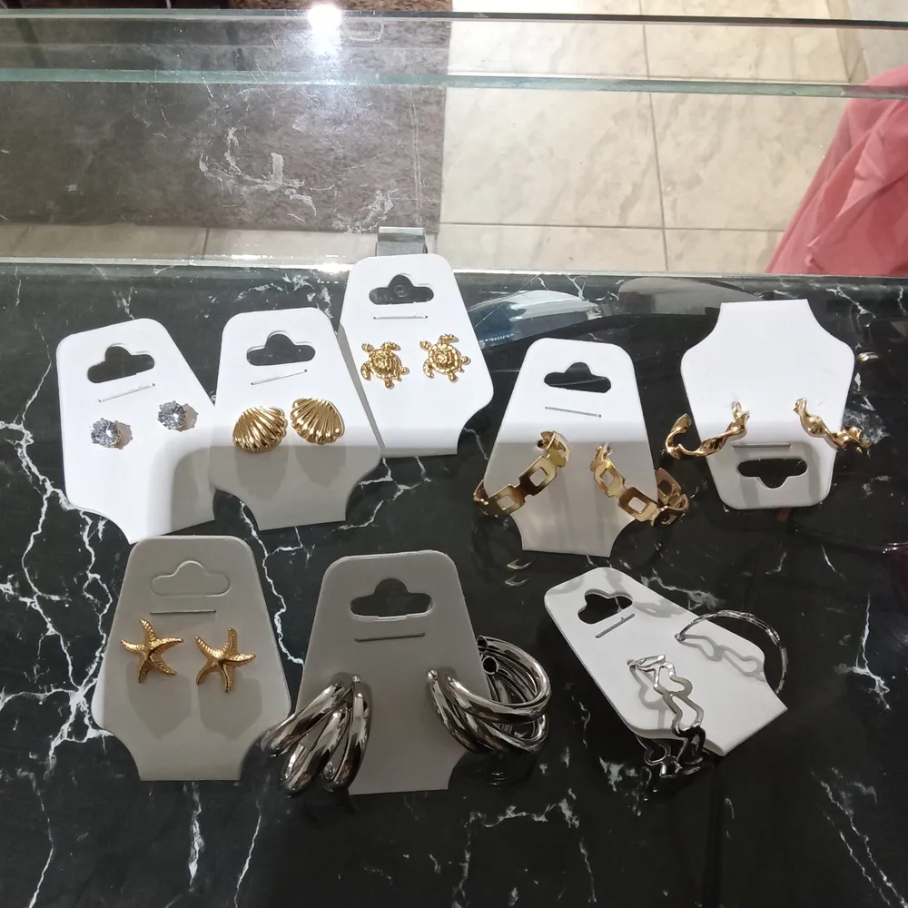 Brincos variados
