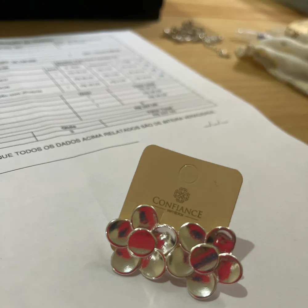 Brinco flor médio prata 