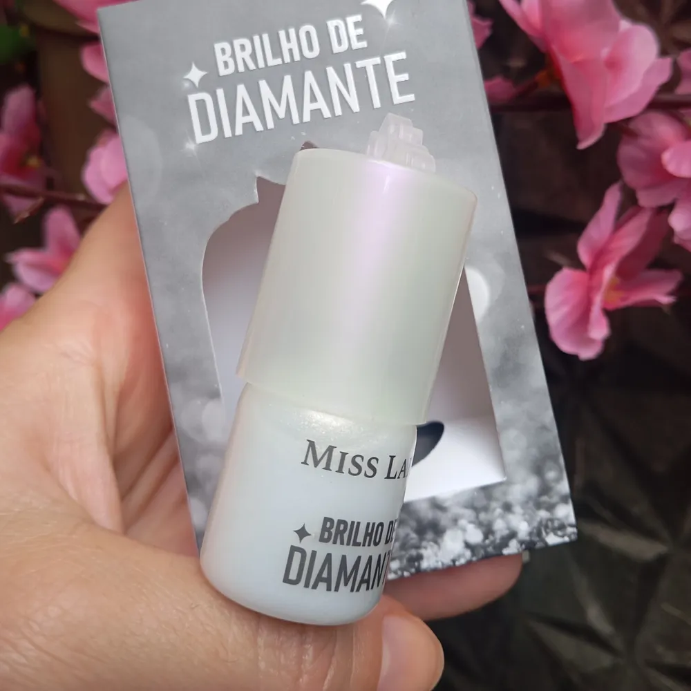Iluminador Miss Lary, brilho de diamante 
