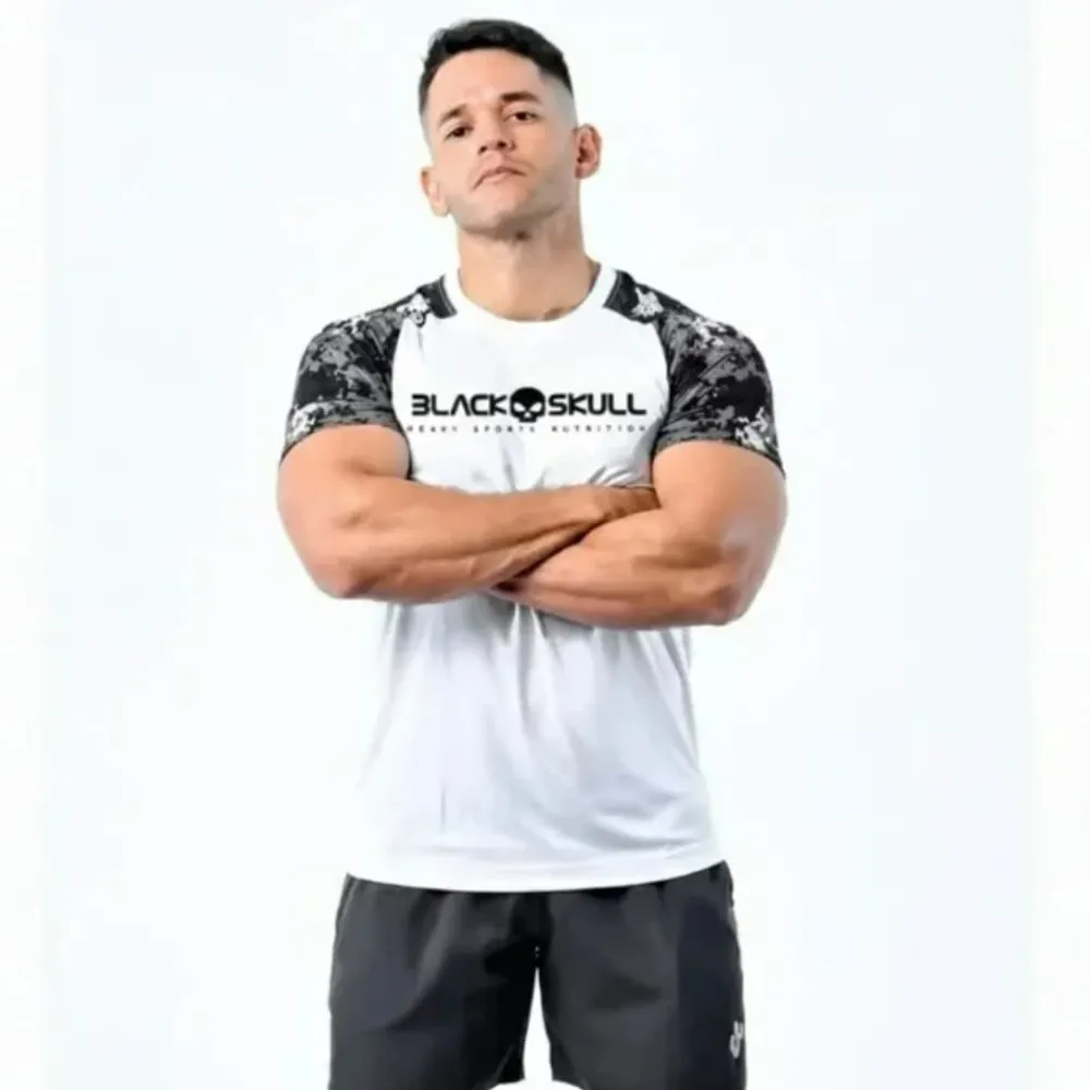CAMISA BRANCA MANGA CAMUFLADA BLACK SKULL
