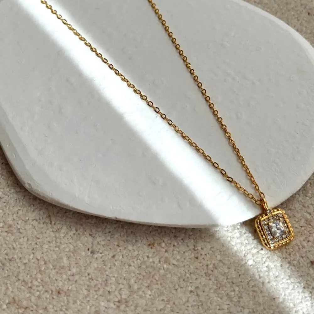 Colar Square Glow dourado 