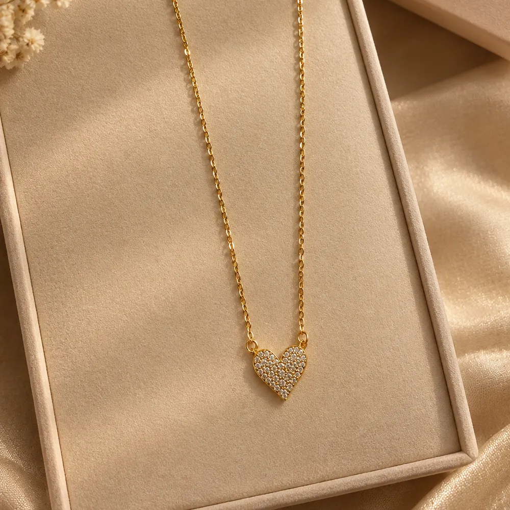 Colar de coração cravejado dourado 