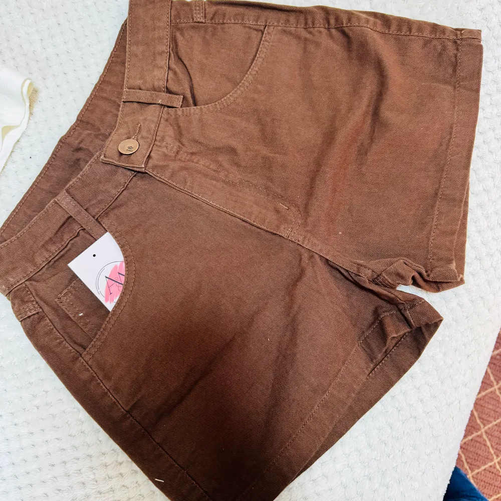Short marrom