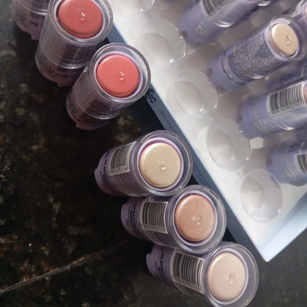 Blush e Iluminador Mia Make coleção Gnow 