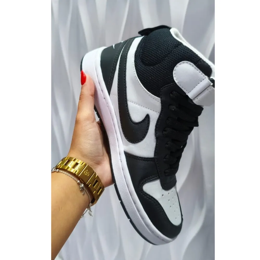 Nike Court Borough💗