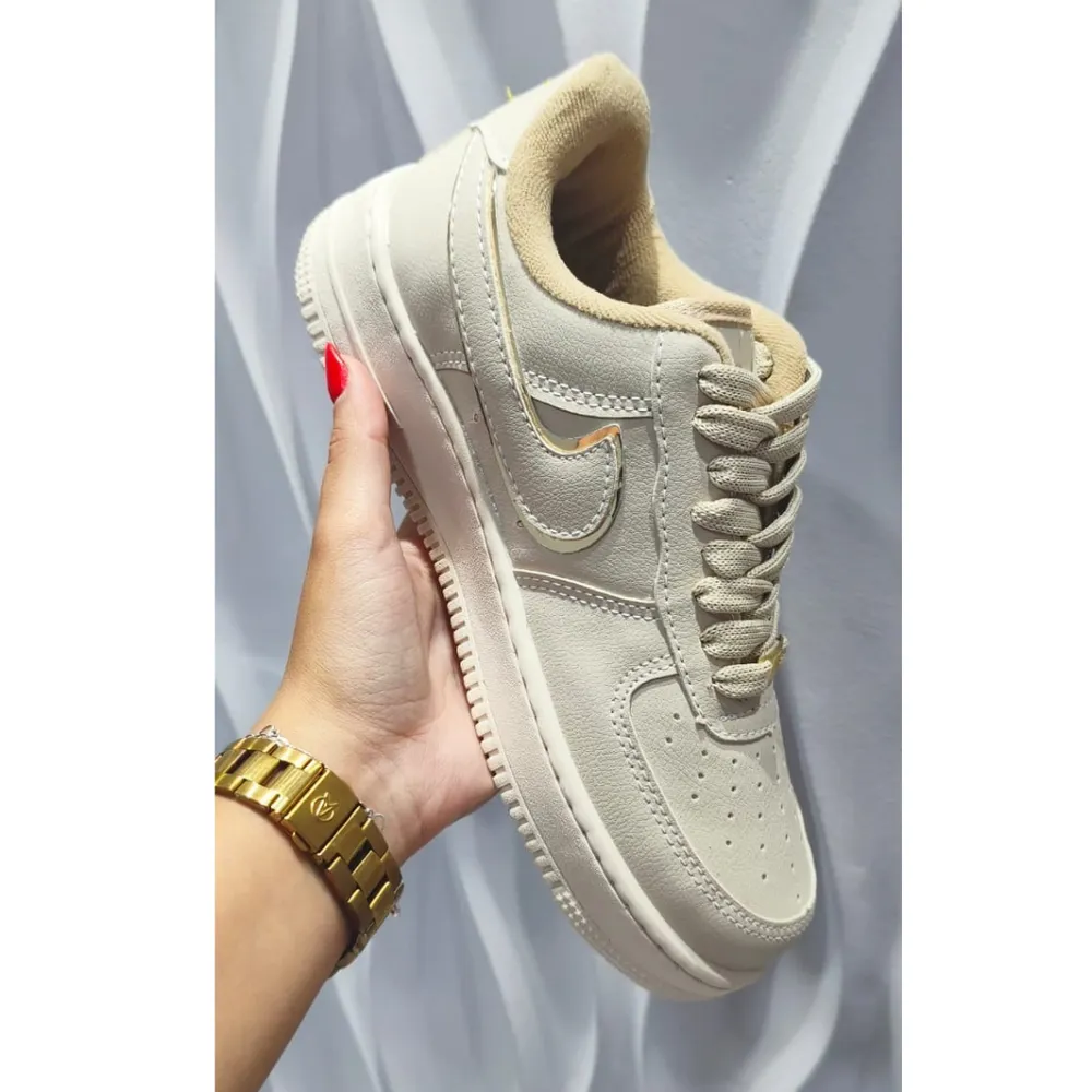Nike Air Force Ouro Light😍