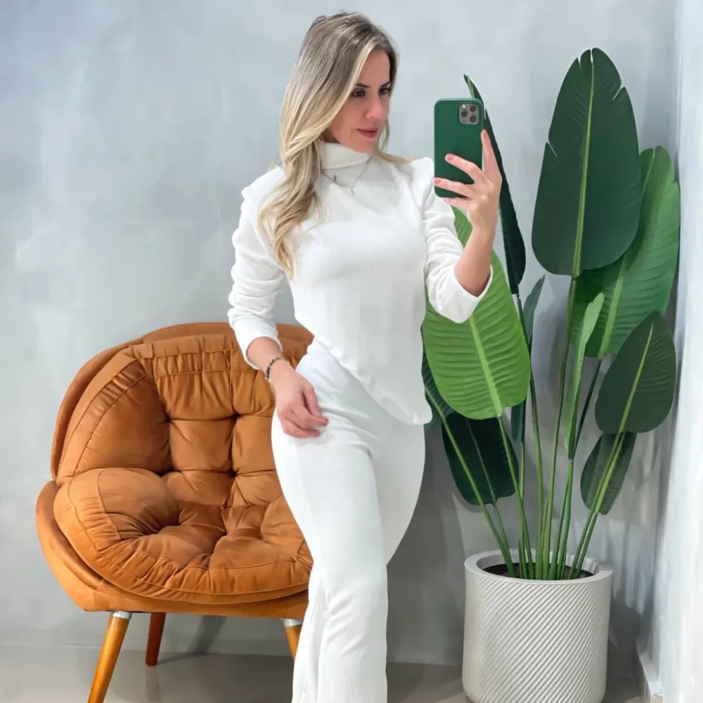 Conjunto em Anarruga Blusa Manga Longa Cacharrel Assimétrica e Calça Flare Laura Ref. 2019 (Único, Off White)