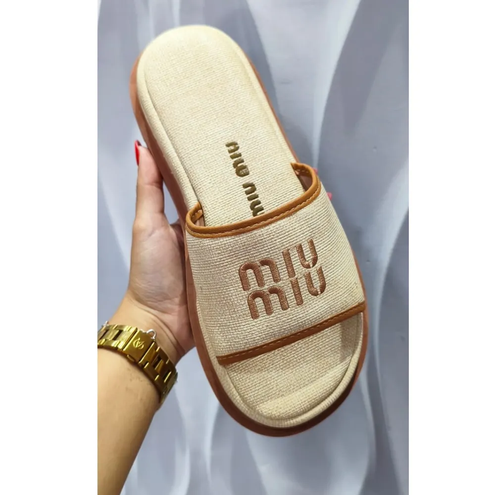 Chinelo Miu Miu
