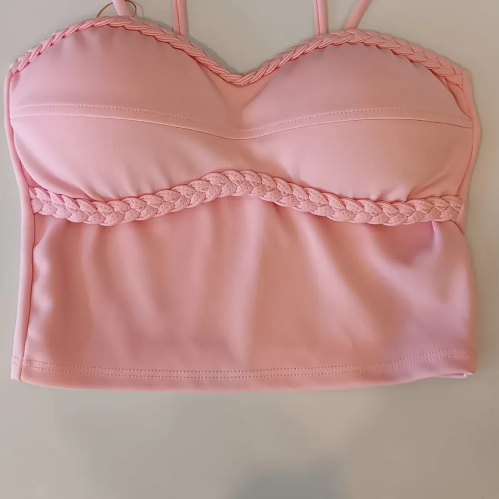 cropped com bojo detalhe trançado