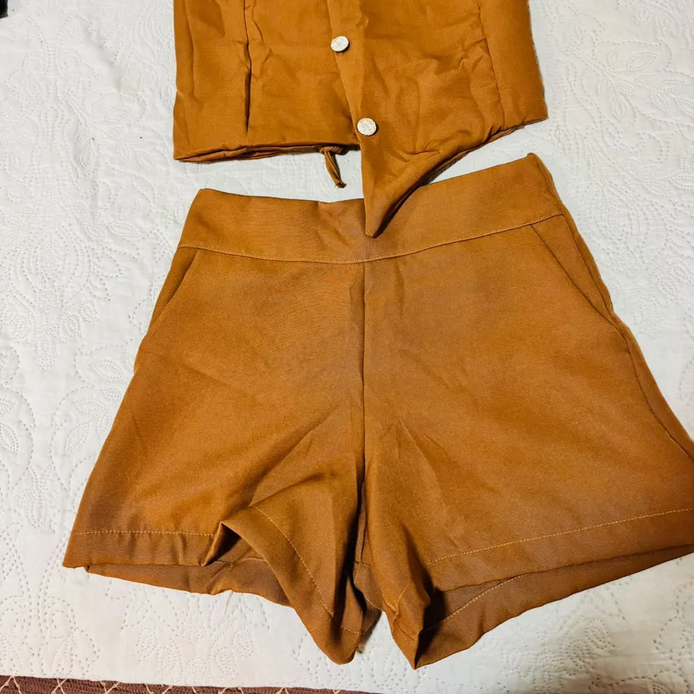 Conjunto marrom