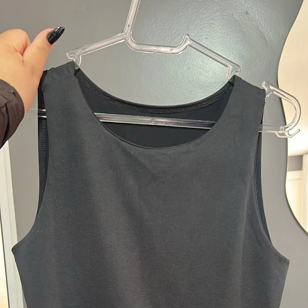 Blusa regata cavadinha