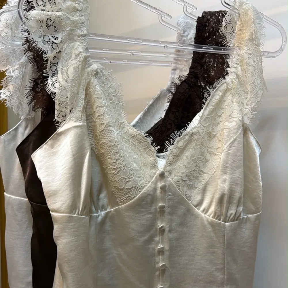 Blusa renda e setin