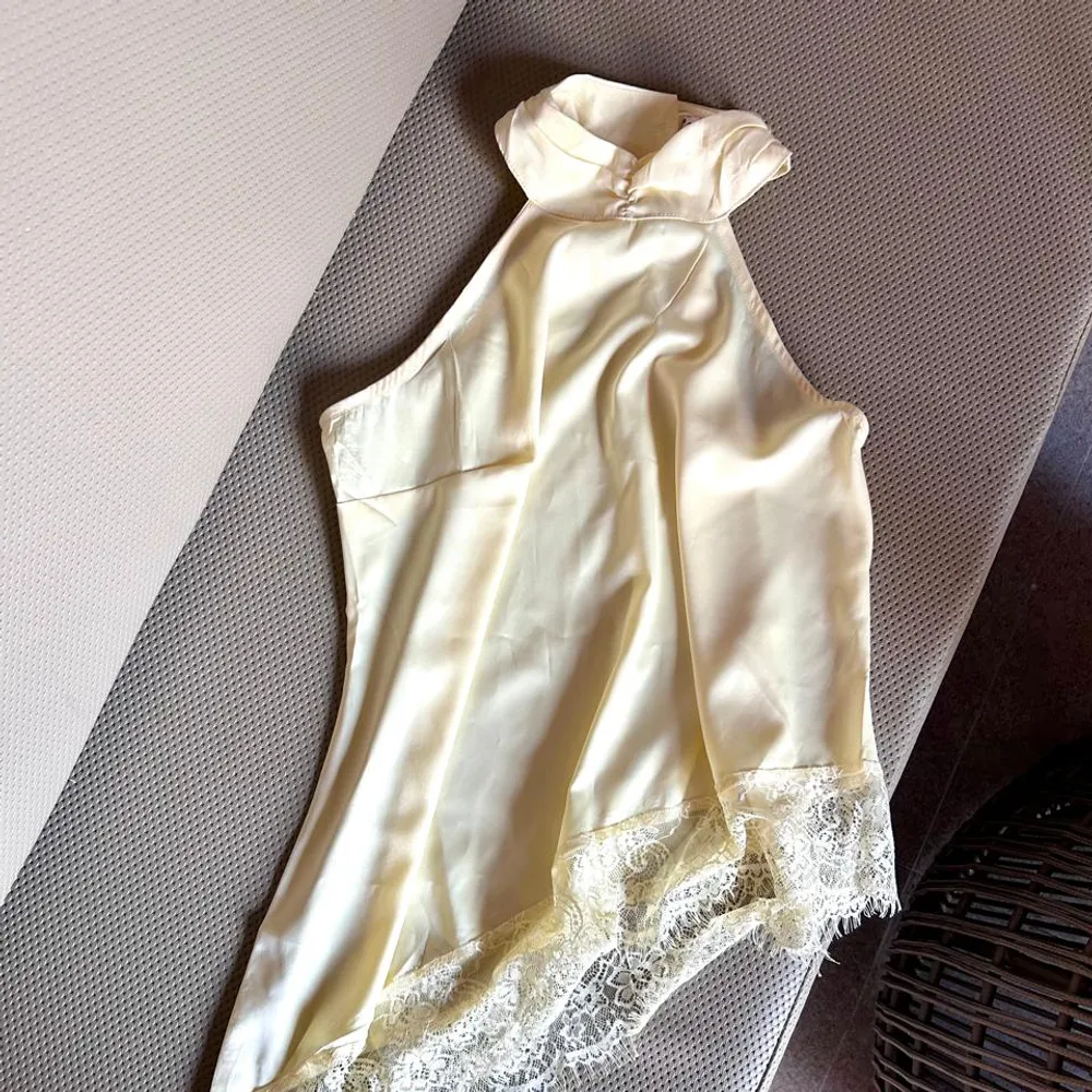 Bata com renda (Amarelo manteiga) M