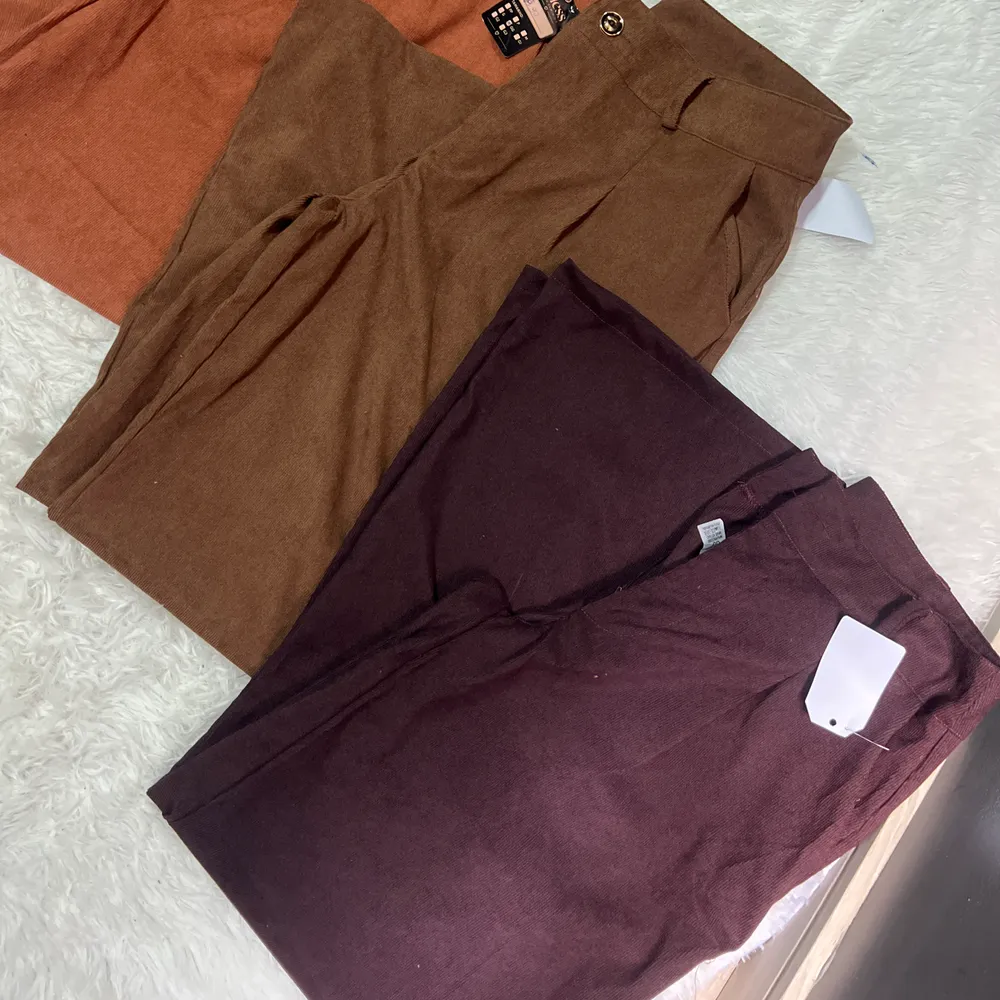 Calça pantalona cotele