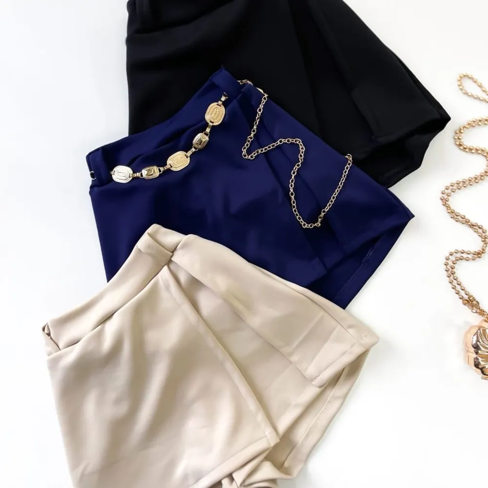 Shorts saia em neoprene com fenda Tam - M