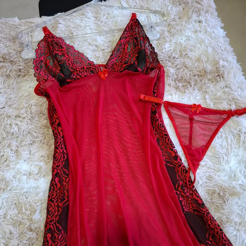 Camisola vermelha com calcinha