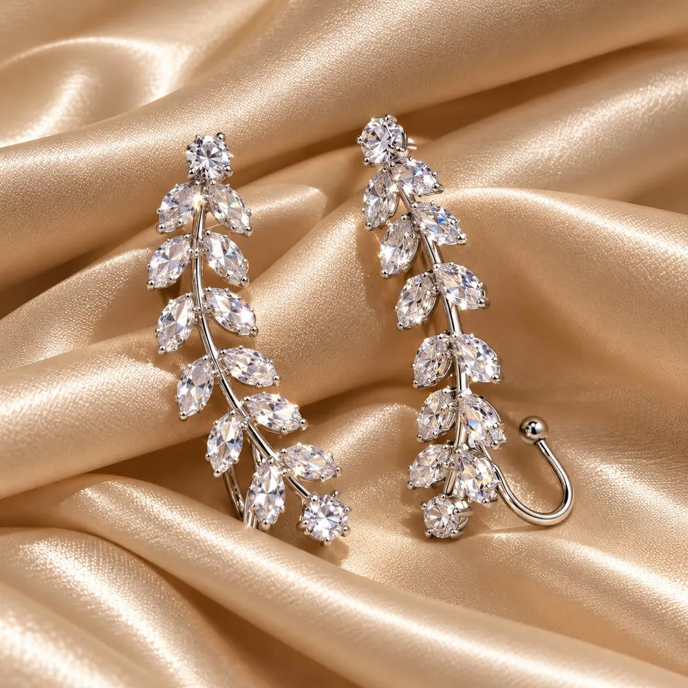 BRINCOS FOLHAS DE CRISTAL PRATEADO