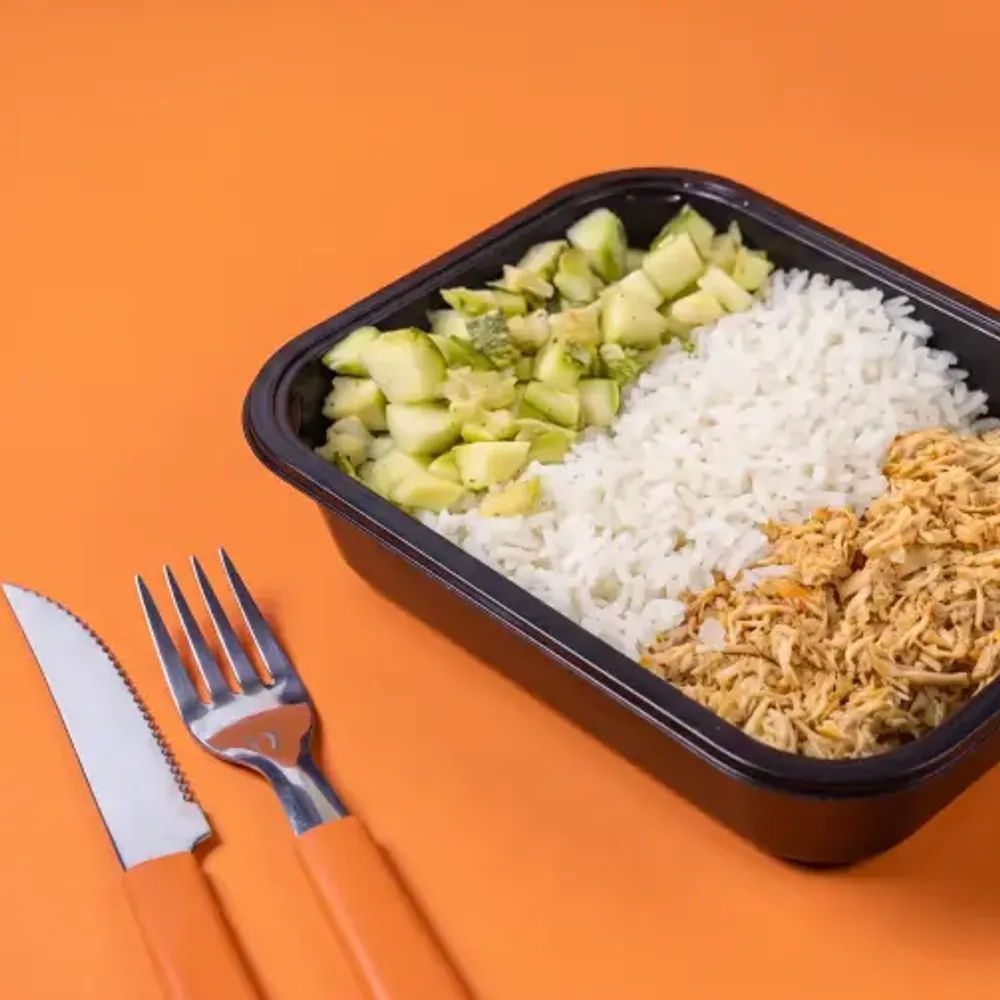 Frango Desfiado c/ Arroz Branco e Abobrinha refogada