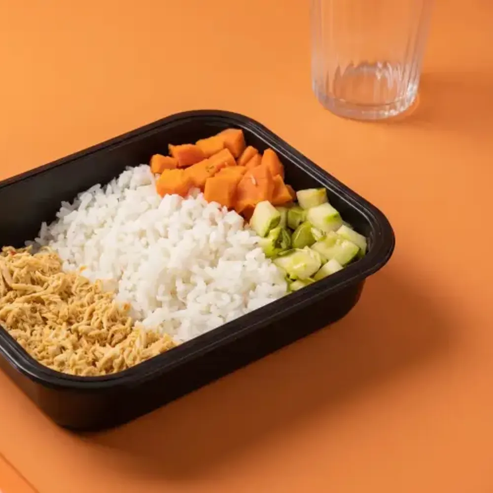 Frango Desfiado c/ Arroz Branco e Abobrinha refogada