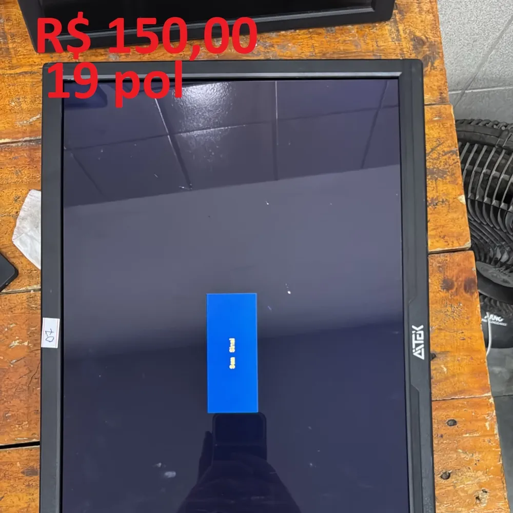 MONITORES COM PEQUENOS DEFEITOS